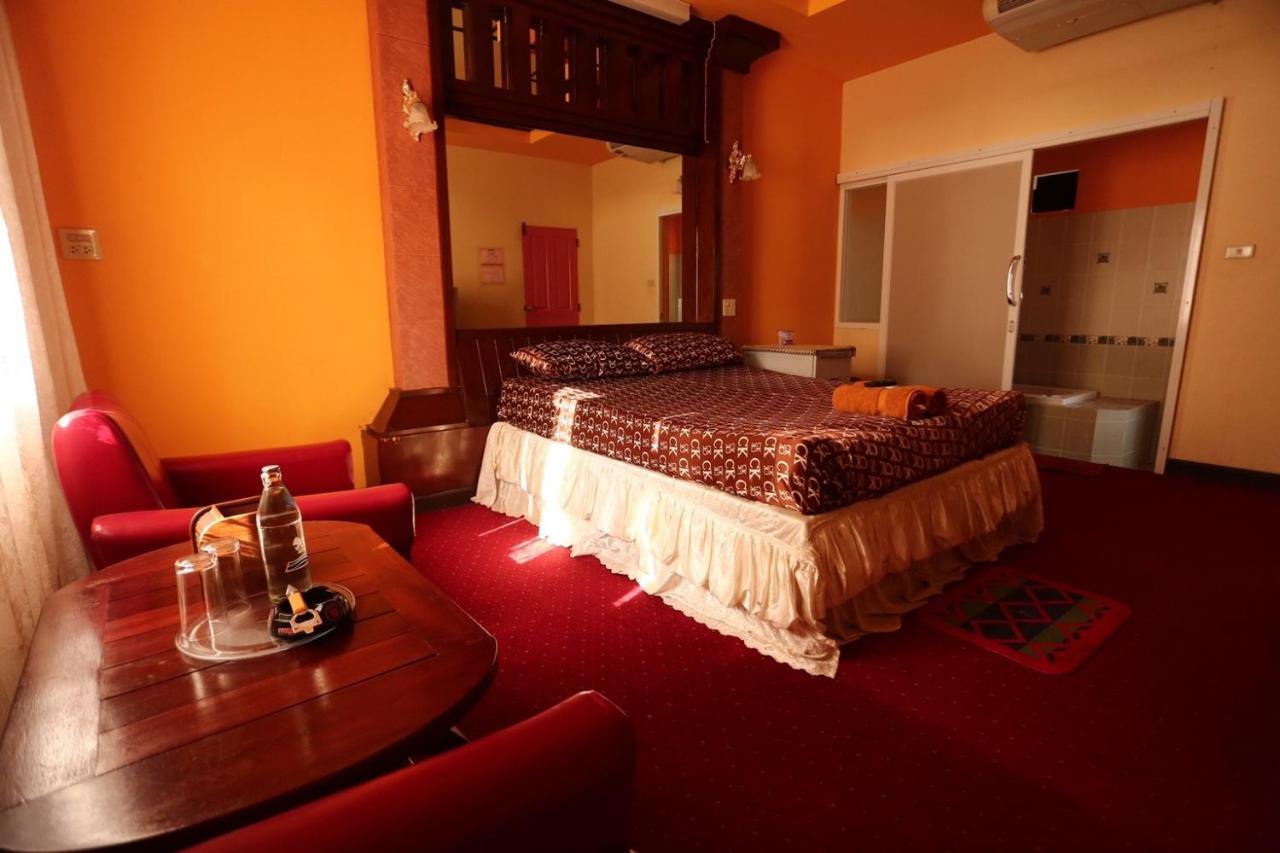 Diane Hotel Phetchaburi Extérieur photo